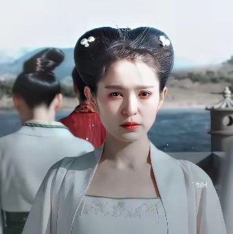 去查了一下，灵魂摆渡里的女主角娅，竟然是1988年出生。那她也没有多大年纪啊，比