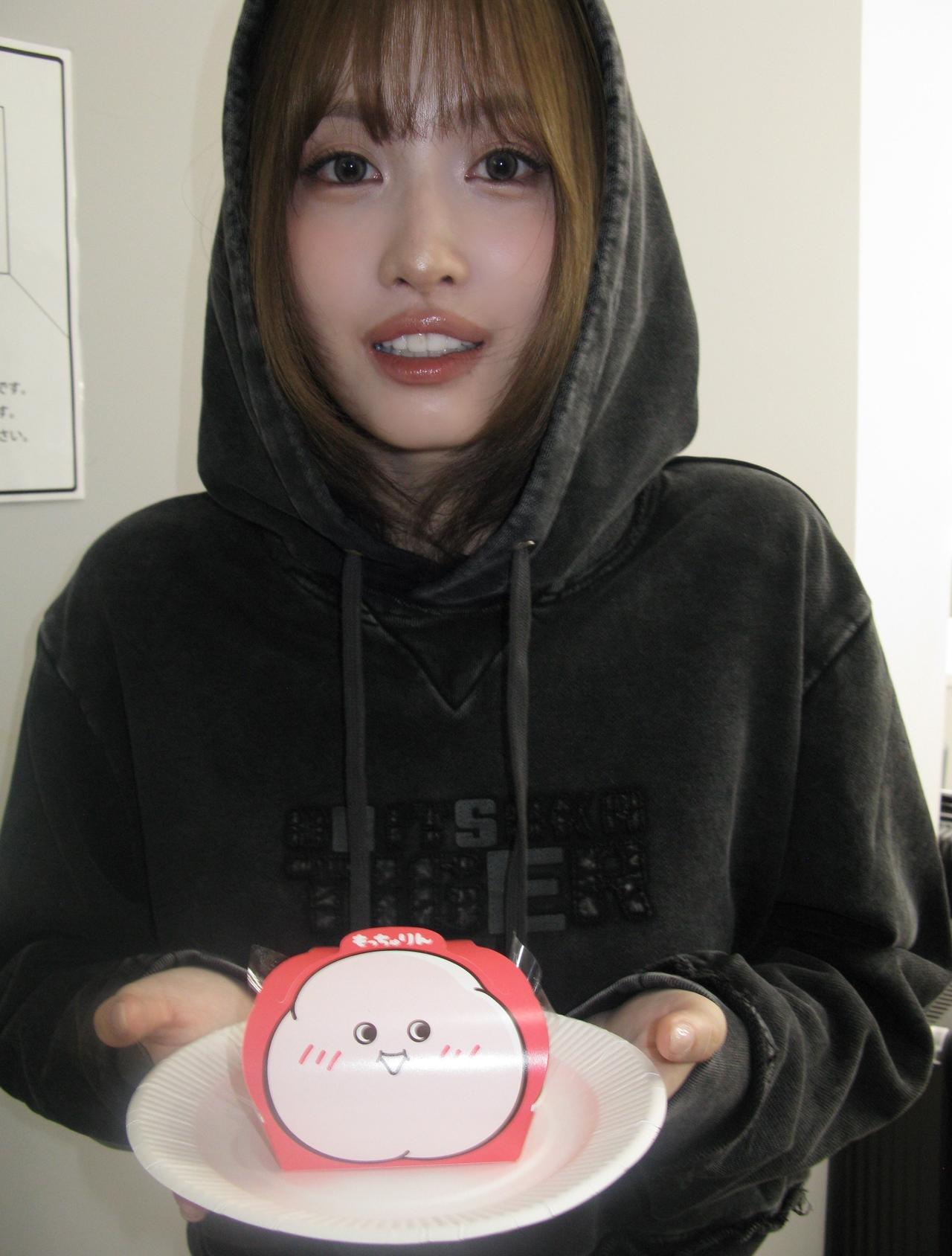 娜琏泡泡更新🫧
🐰我有个请求
🐰我下午上传的那张MOMO照片，我觉得很可爱