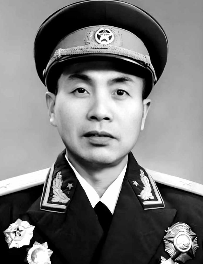 开国将军都是身居要职，位高权重，在生活上也完全不用担心，但有一位开国少将，晚年却