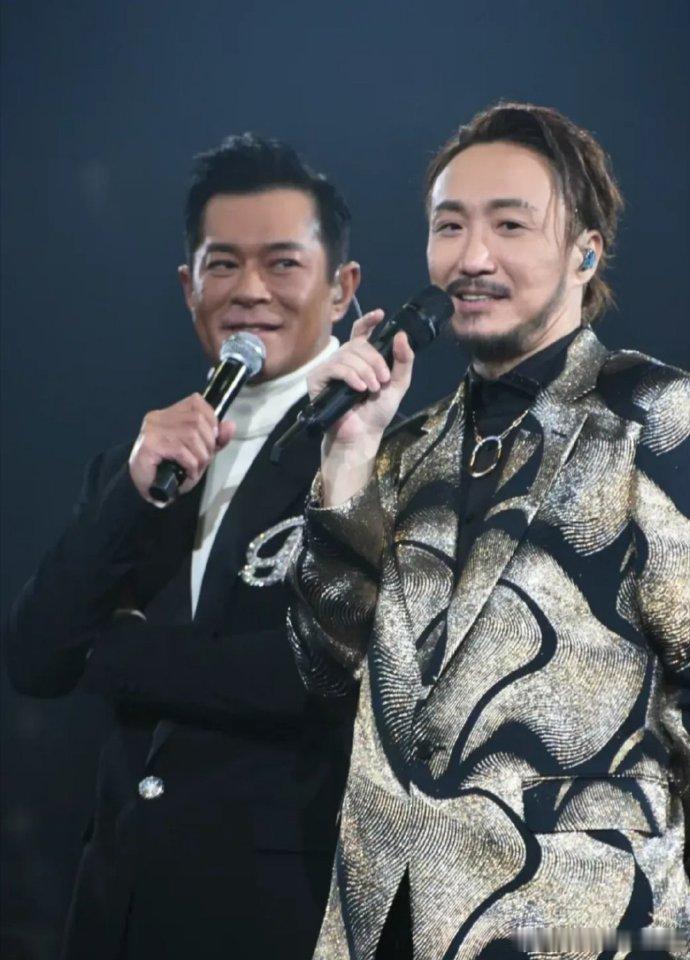 没想到，现在的郑中基竟然好看过古天乐。 