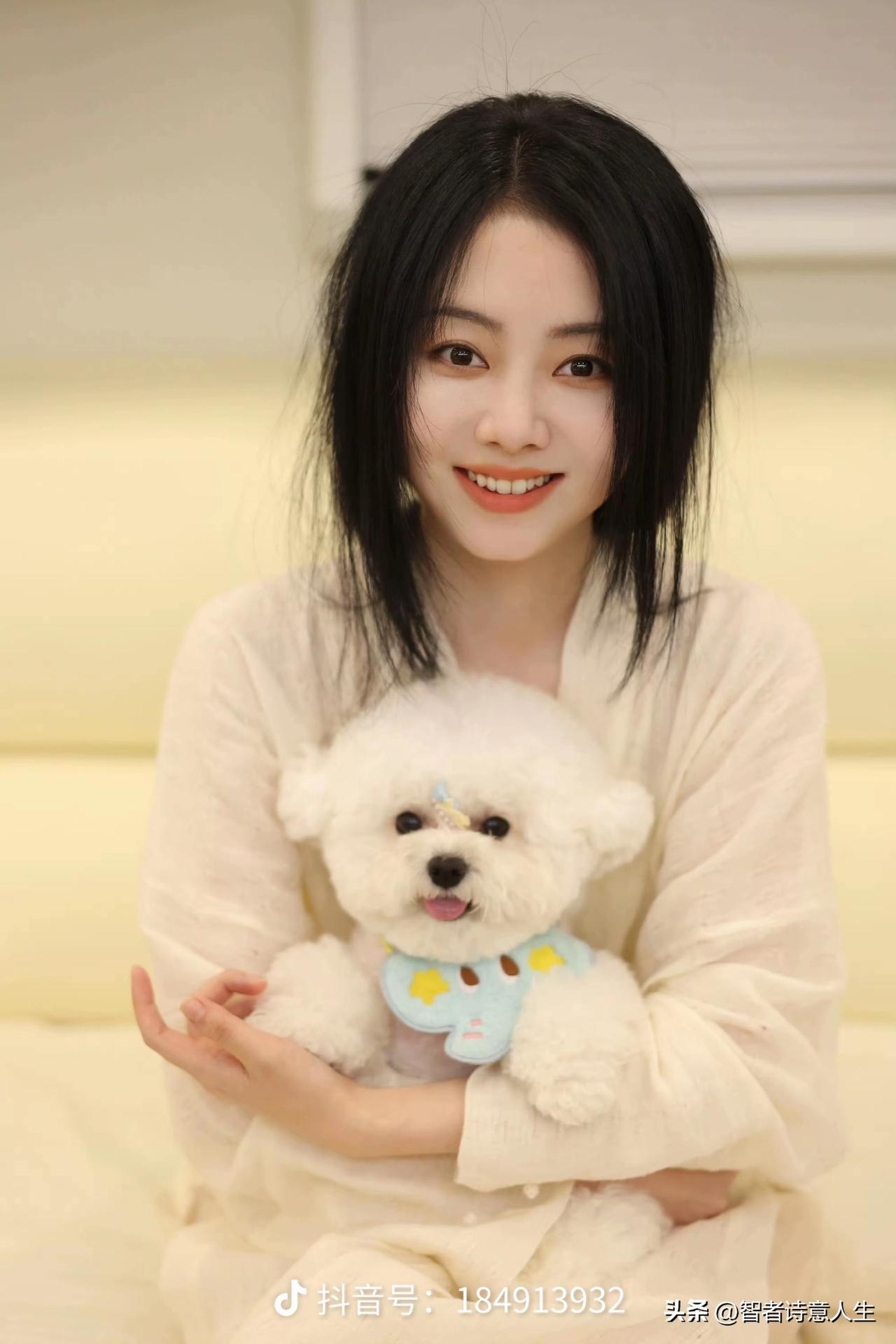 今天刷到你啦，松韵今天的穿搭美炸了[捂脸]松韵两圈挑战 松韵唱歌 明星 [赞][