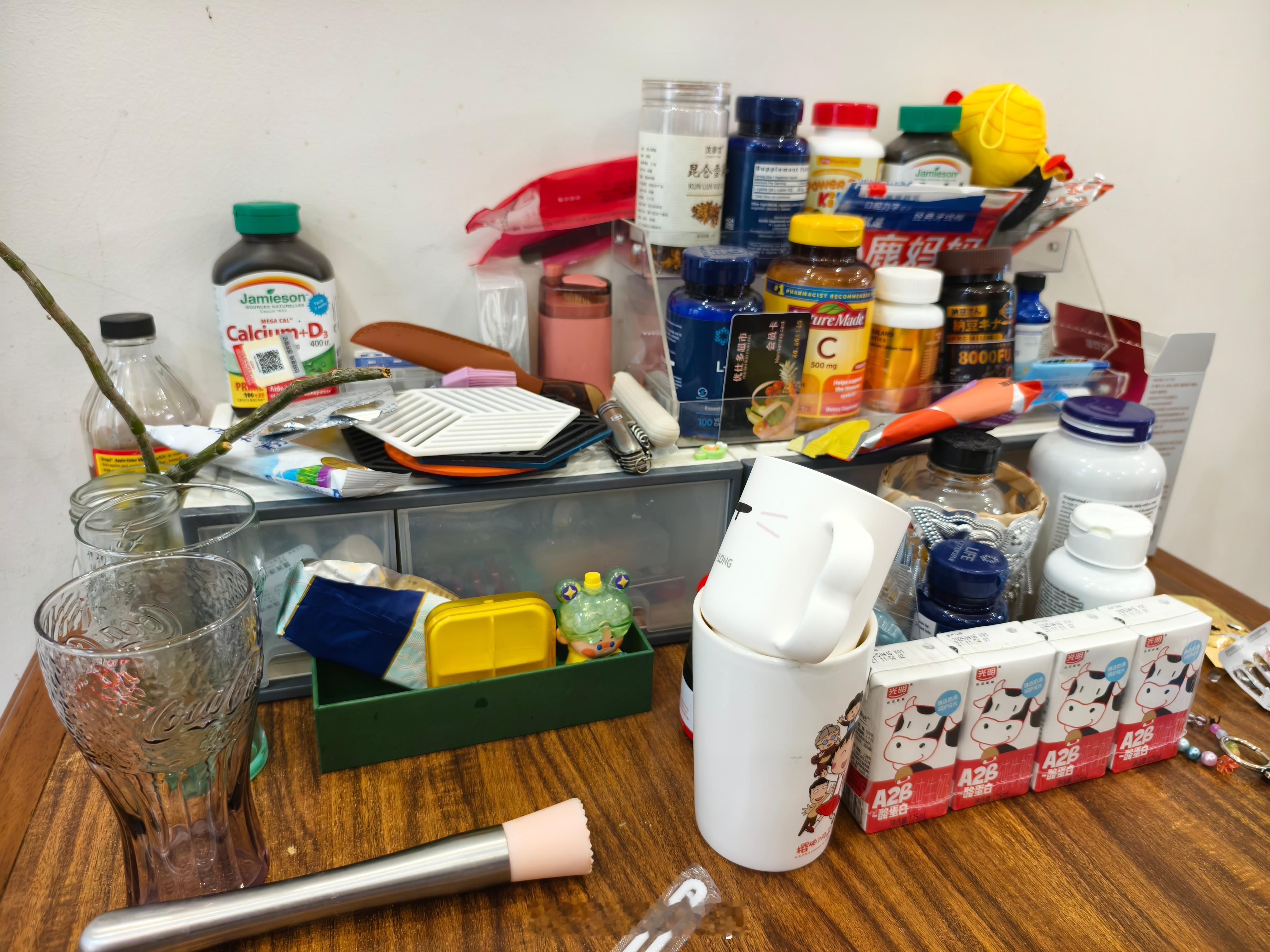 每次在家里吃饭的时候都想把餐桌收拾一下下午家属就要回来了这还没有开始动工看到这乱