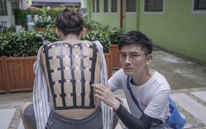 这也太为科学献身了，给跪了 ​​​