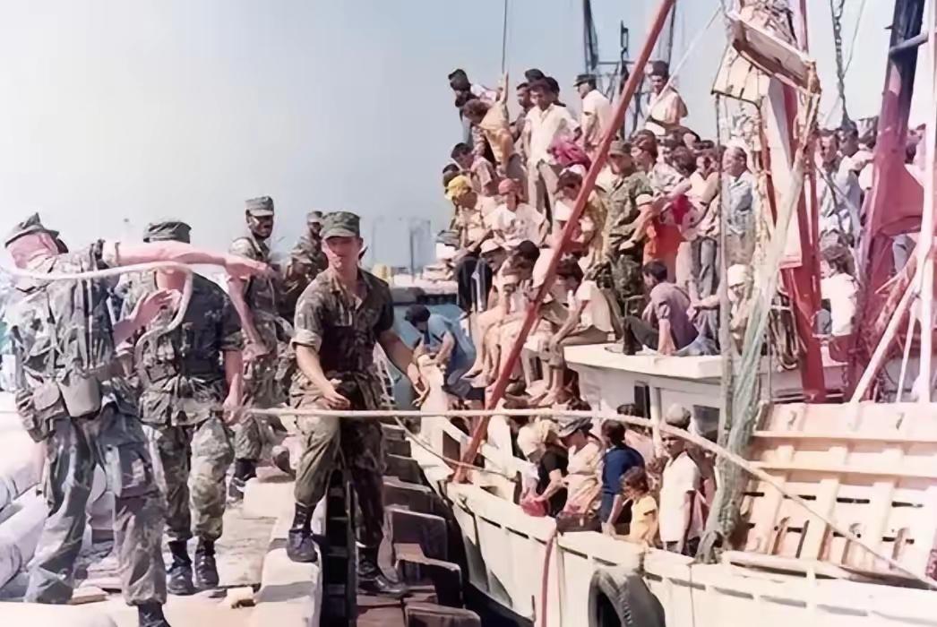 1980 年，古巴的领导人卡斯特罗为了报复美国，竟然将 15 万名罪犯以及精神病