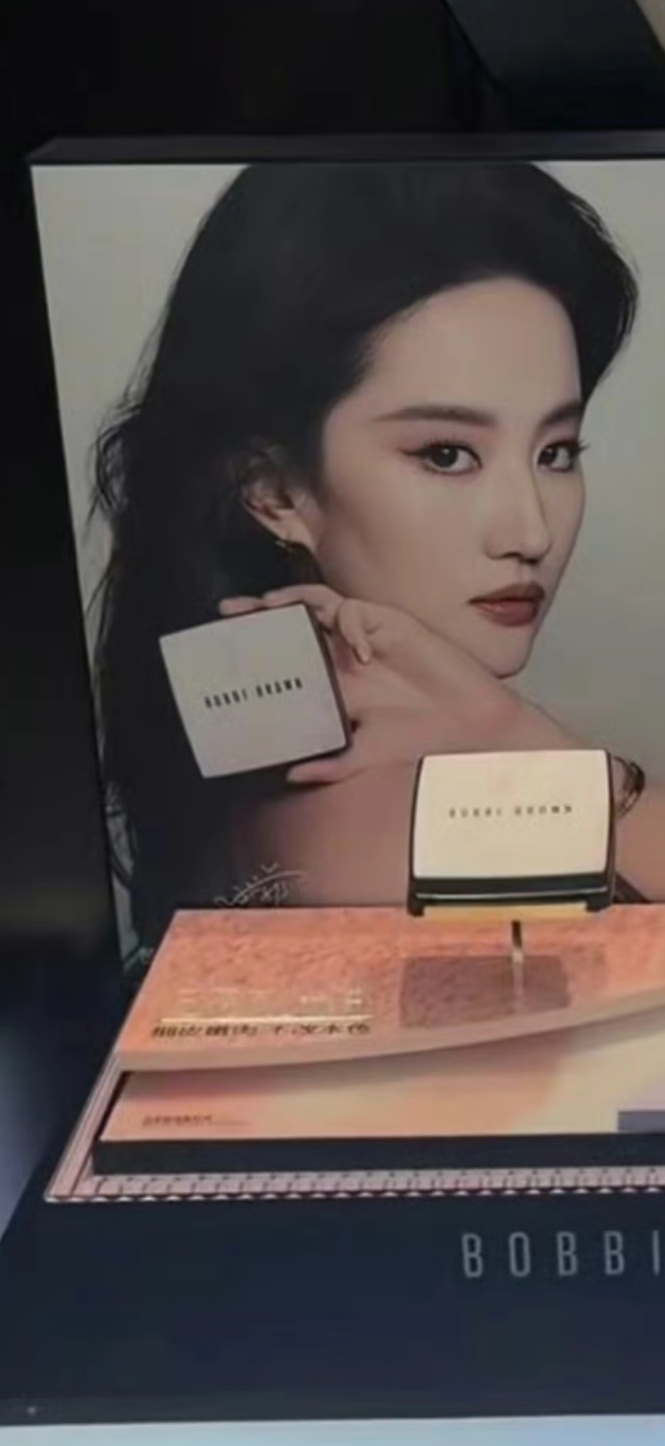 刘亦菲美妆的新广，超迅速开铺🖤 