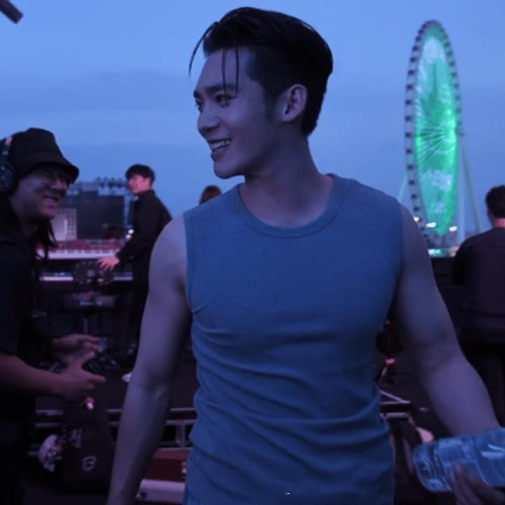 来看一个劲劲儿的宝宝！音乐节里玩儿爽了的于适