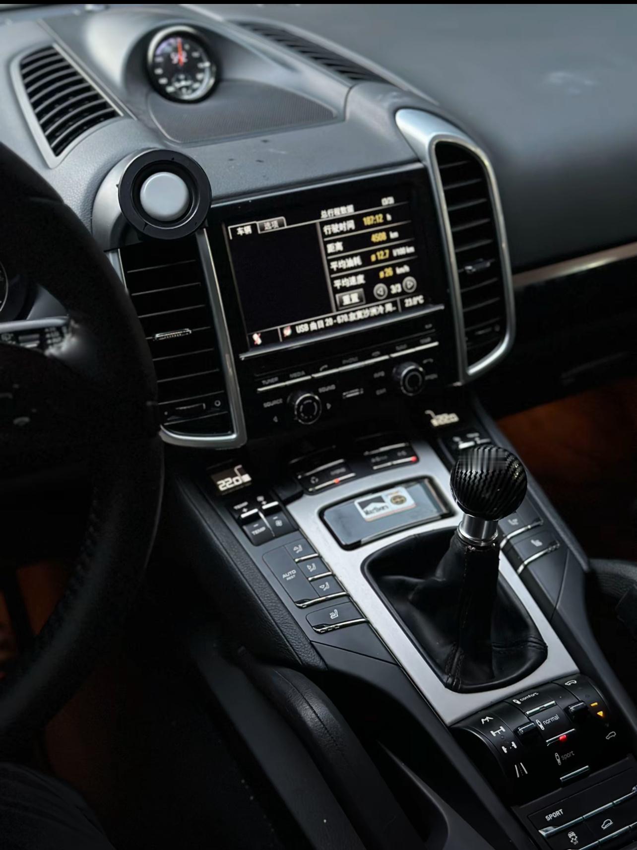 保时捷这品牌还是有点意思，当时卡宴就有手动挡。macan好像没有手动挡可选如果你