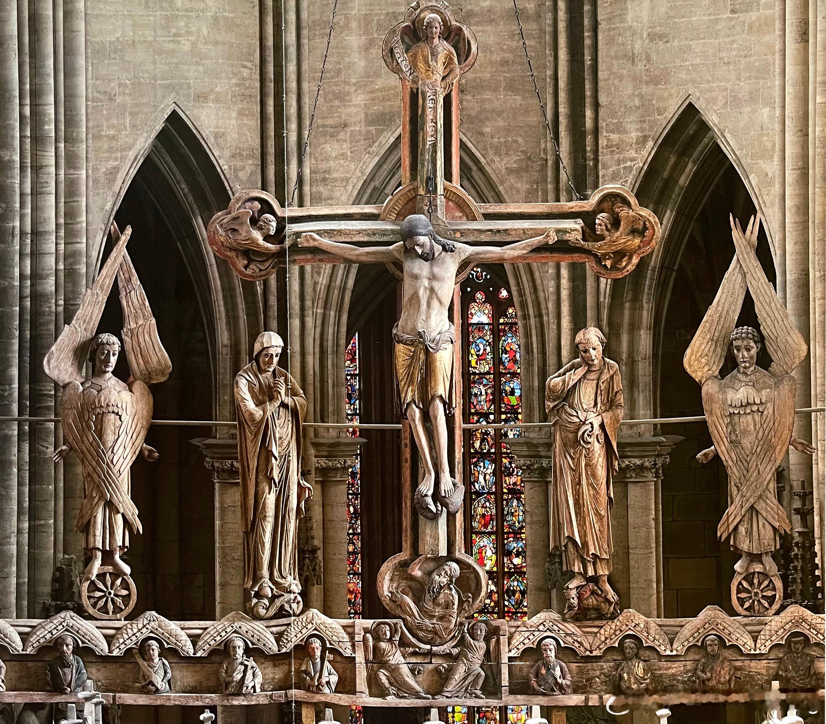 # 罗马式时期艺术  ROMANESQUE # 凯旋十字架群十字架在中殿与唱诗班