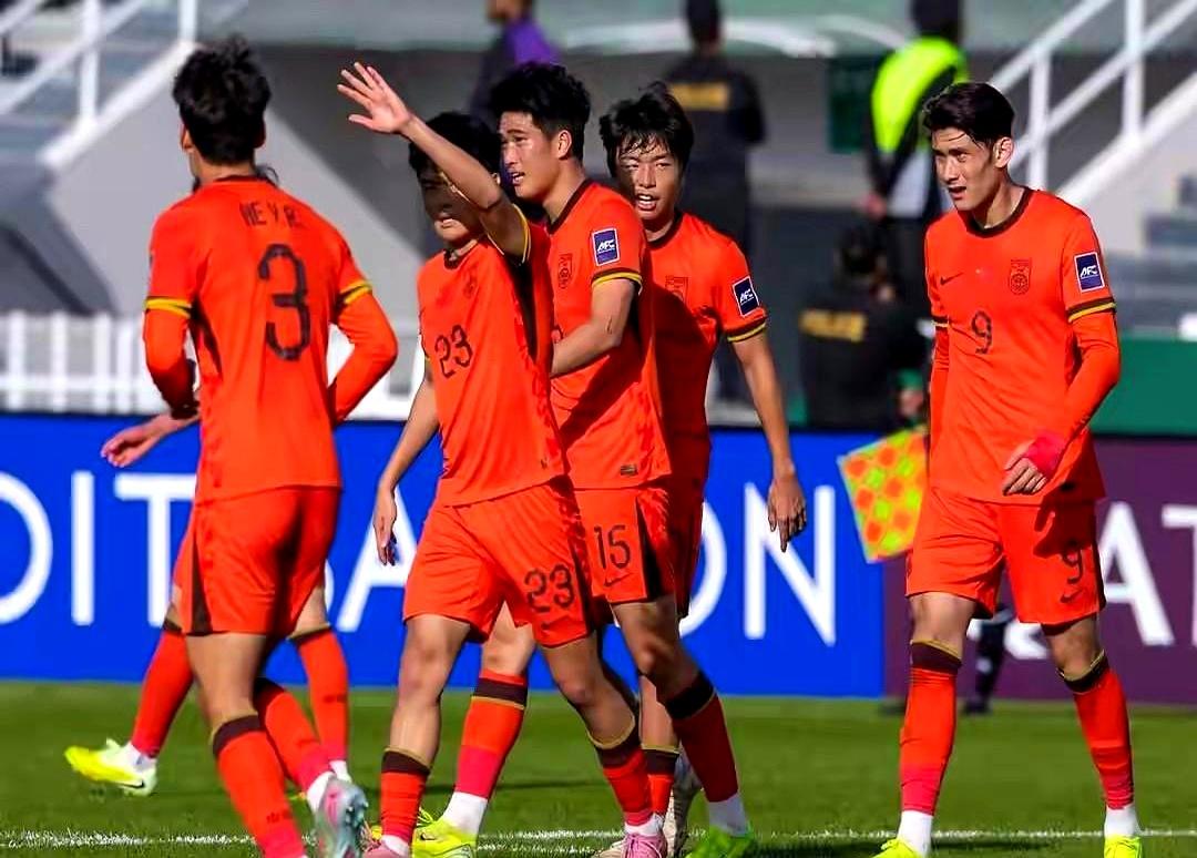 U23国足终于干了件像样的事。
 

三场比赛一球没丢，5分出线，头一回冲出小组