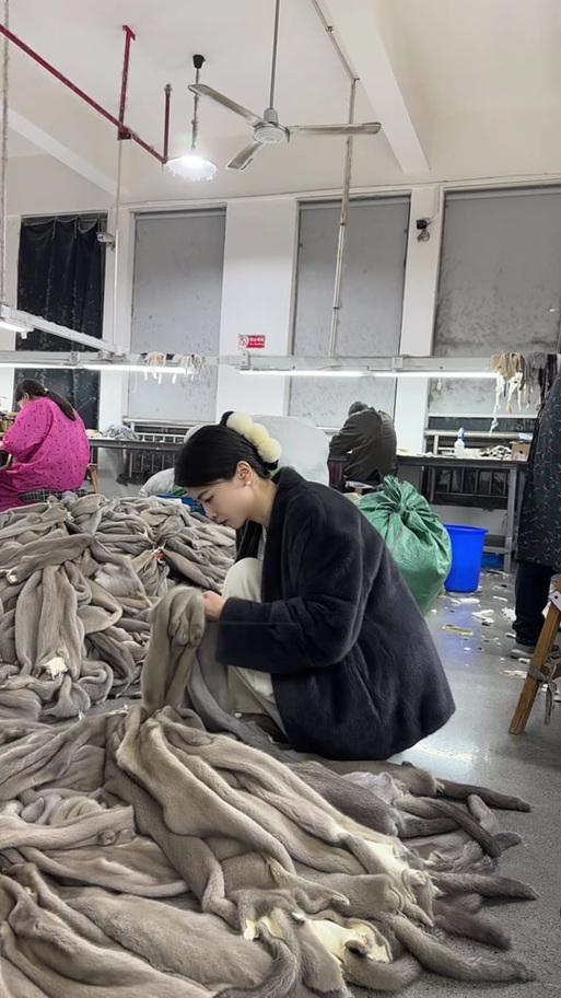 上联：烧水泡茶需百度
下联：取皮制衣先搜狐