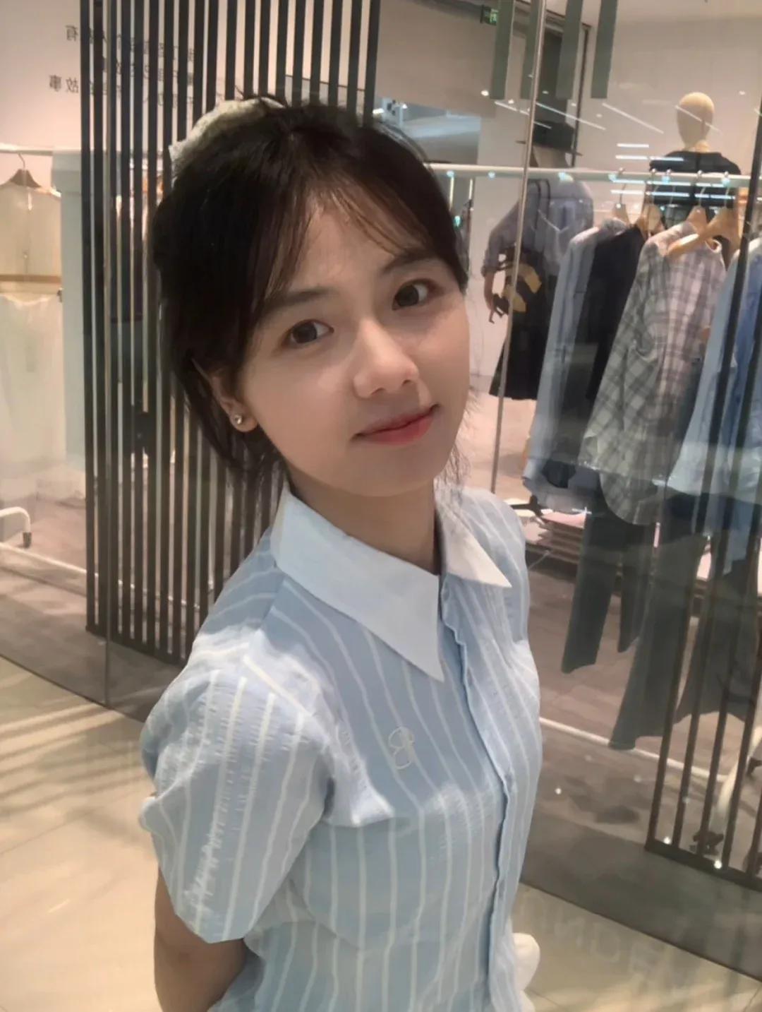 逛店随手拍的穿搭能这么清爽！
 
宝子们快康康！
这是不是你们要的“夏日降温穿搭