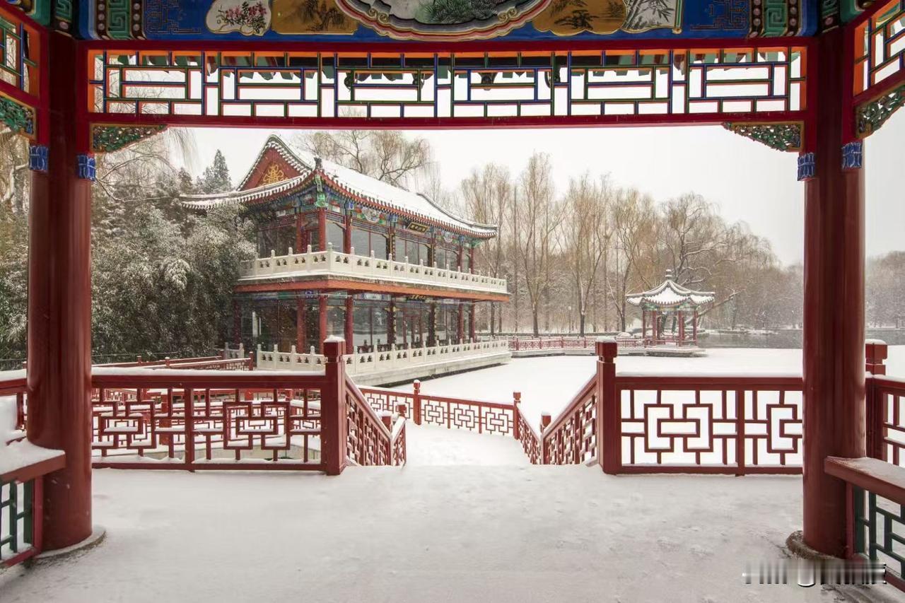 雪景
太美了[爱慕][爱慕]
瑞雪兆丰年