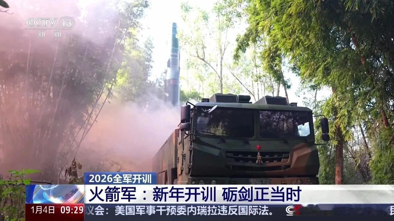 好家伙，开始还以为是东风-11、东风-16这些老型号，原来是东风-17高超弹！东