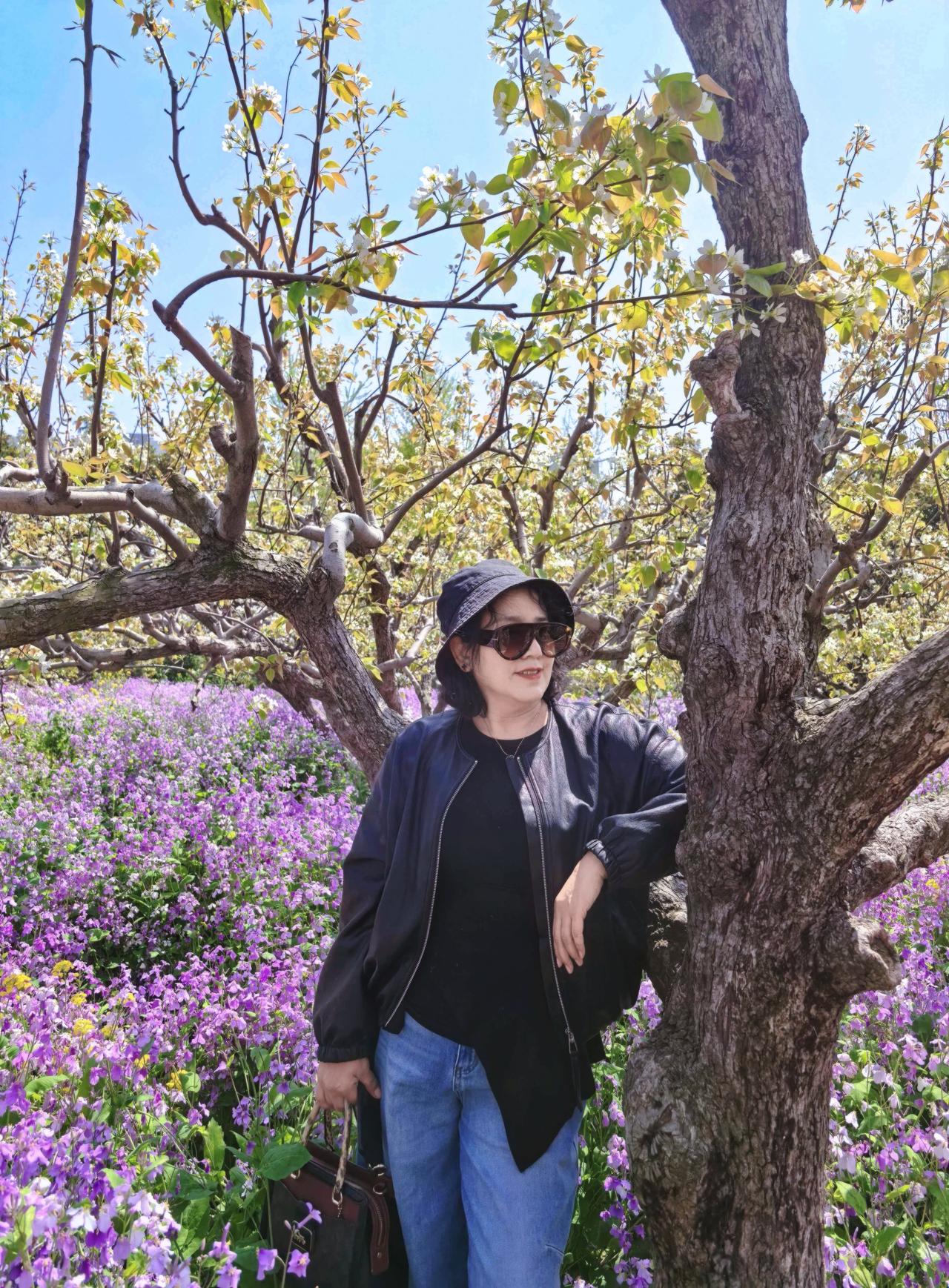 人心深处的隐秘攀比
 
现实中不少亲戚朋友见不得你好，本质是人性里的攀比与嫉妒。