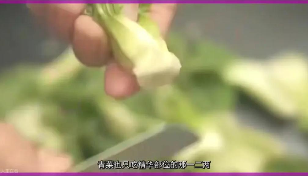 林青霞私人厨师的爆料太让人震惊，明星的奢侈程度远远让人想象不到。

林青霞家一天