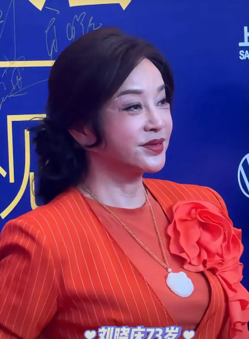 一看到刘晓庆
我就想起了武皇
一代女皇武则天
都是一样的七十多还风韵犹存
又美又