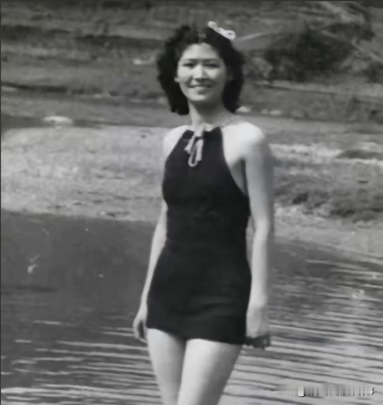 1914年，红烛高照的洞房夜，31岁的军阀阎锡山对着刚迎娶的14岁小妾徐兰森冷冰