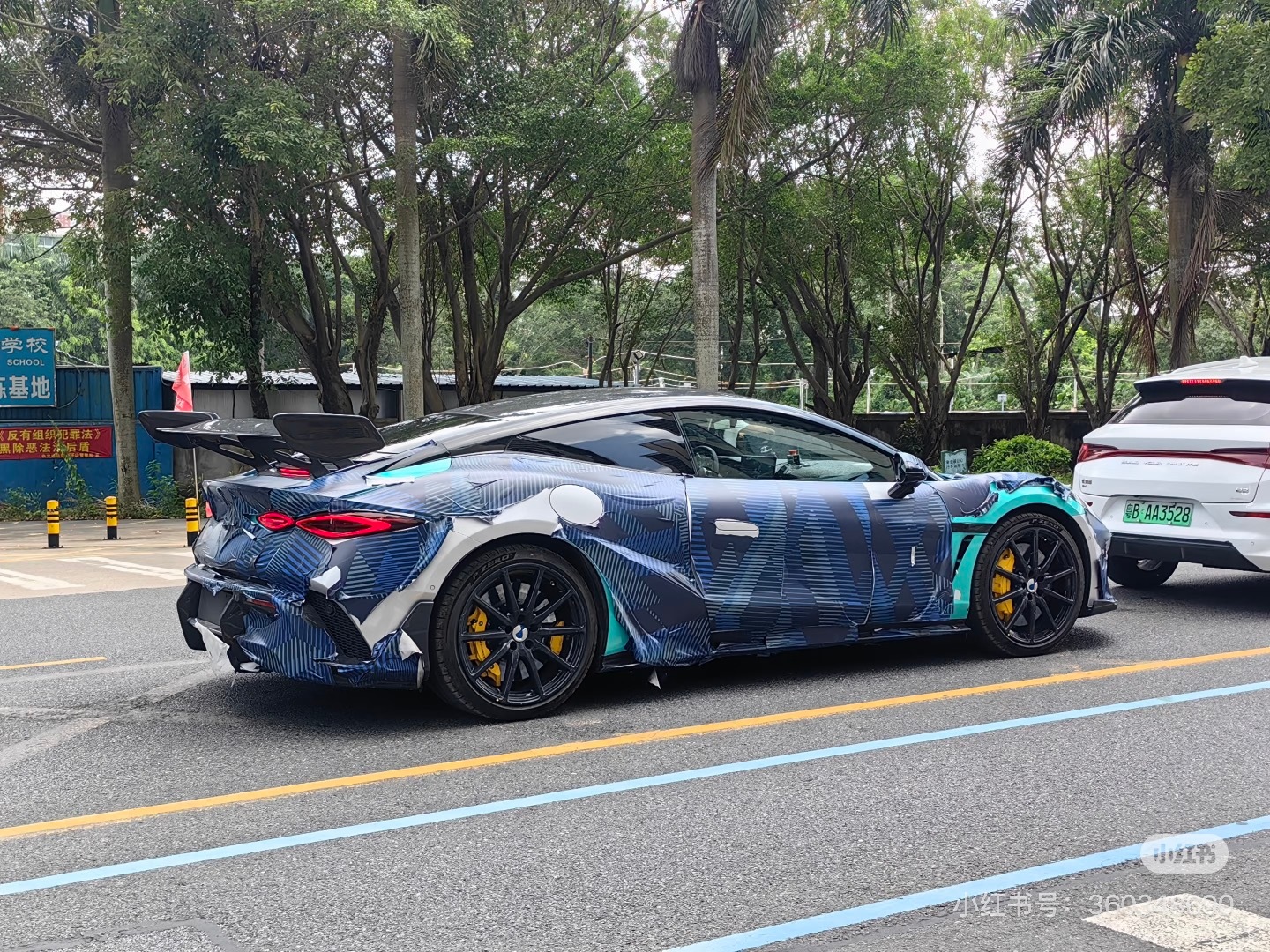 方程豹跑车这线条这么帅