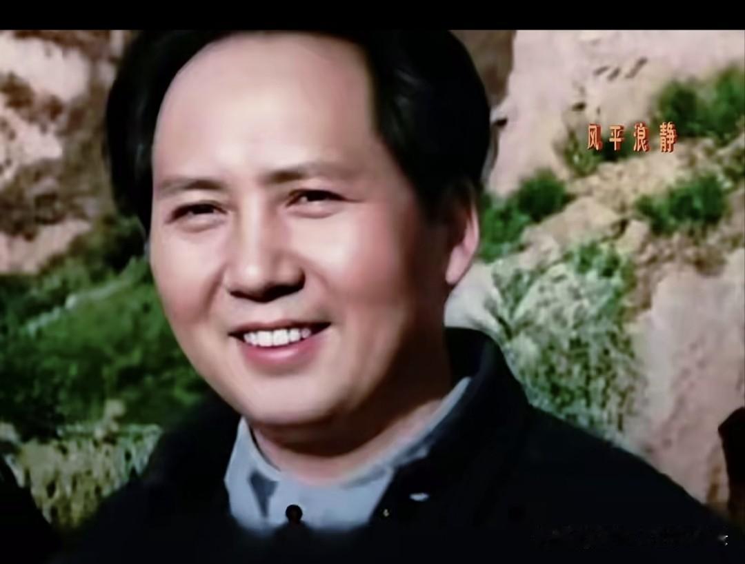 一生为民担日月，
心底无私天地宽。
这副短句赞颂心怀百姓、扛起责任的奉献者，以无