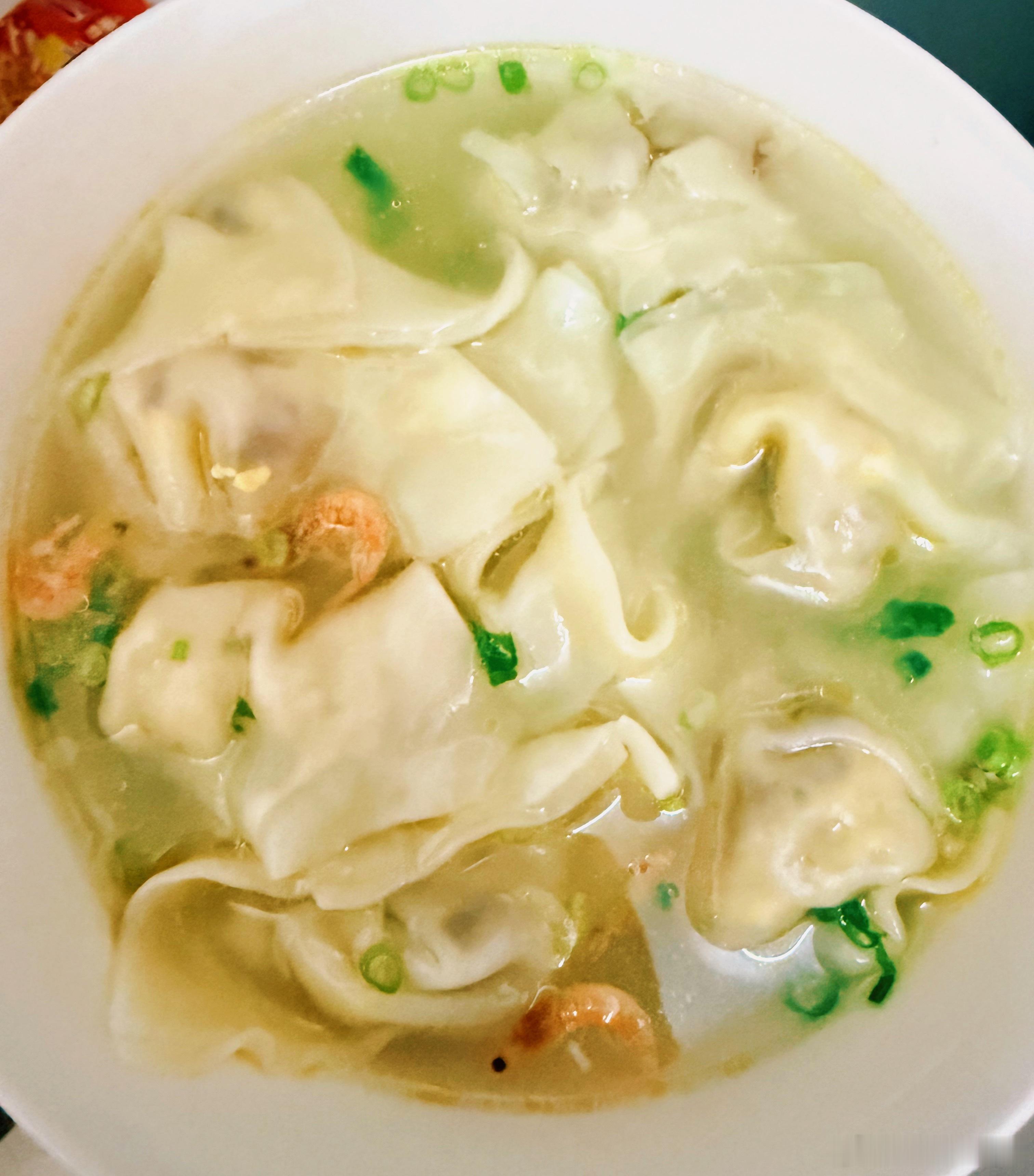 最幸福的事就是妈妈做好饭给你端过来❤️ 