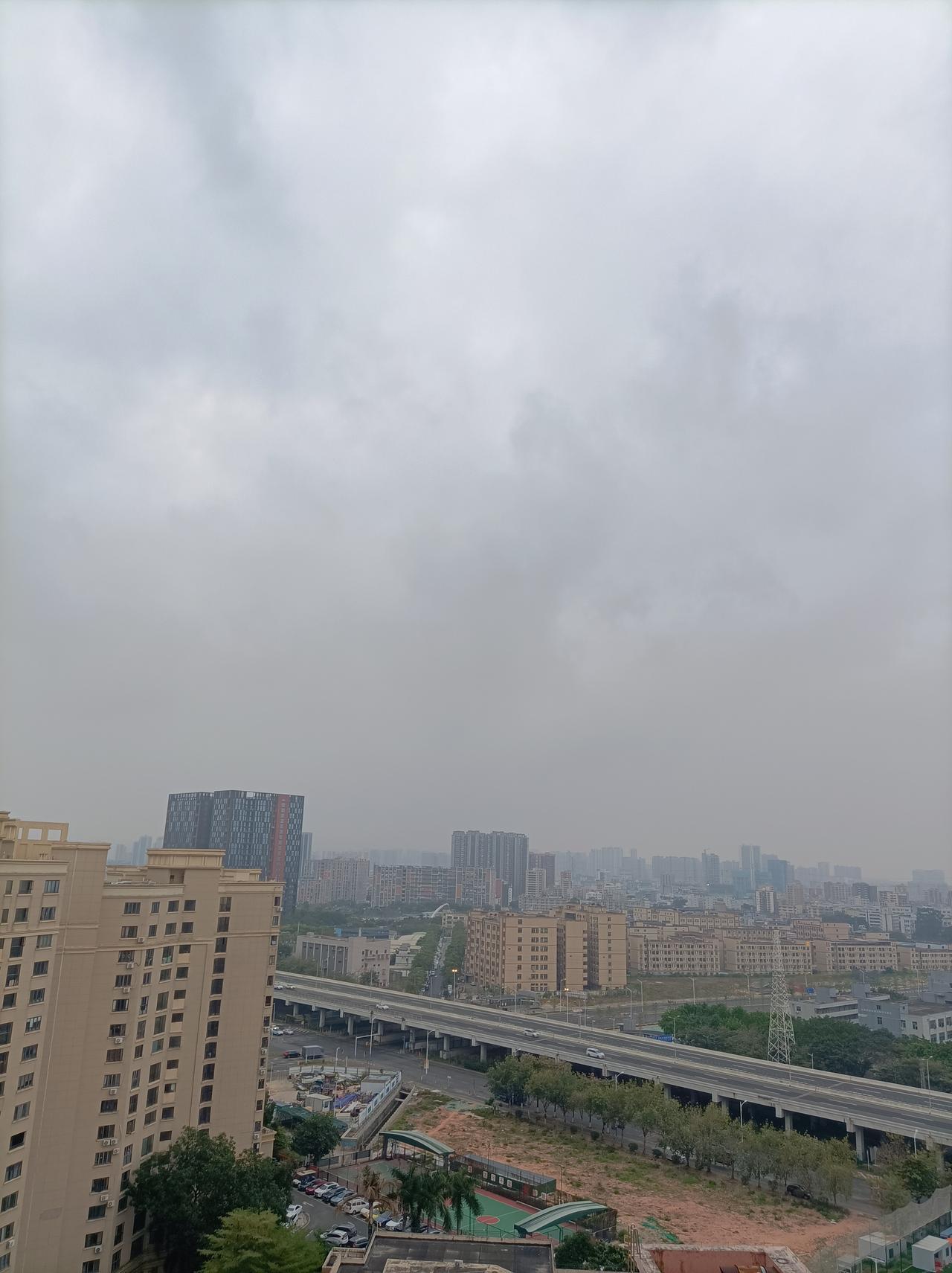 早晨你喜欢出来锻炼吗?早晨天气好就出去锻炼一会，但不要出去太早，今天是阴天了，迟