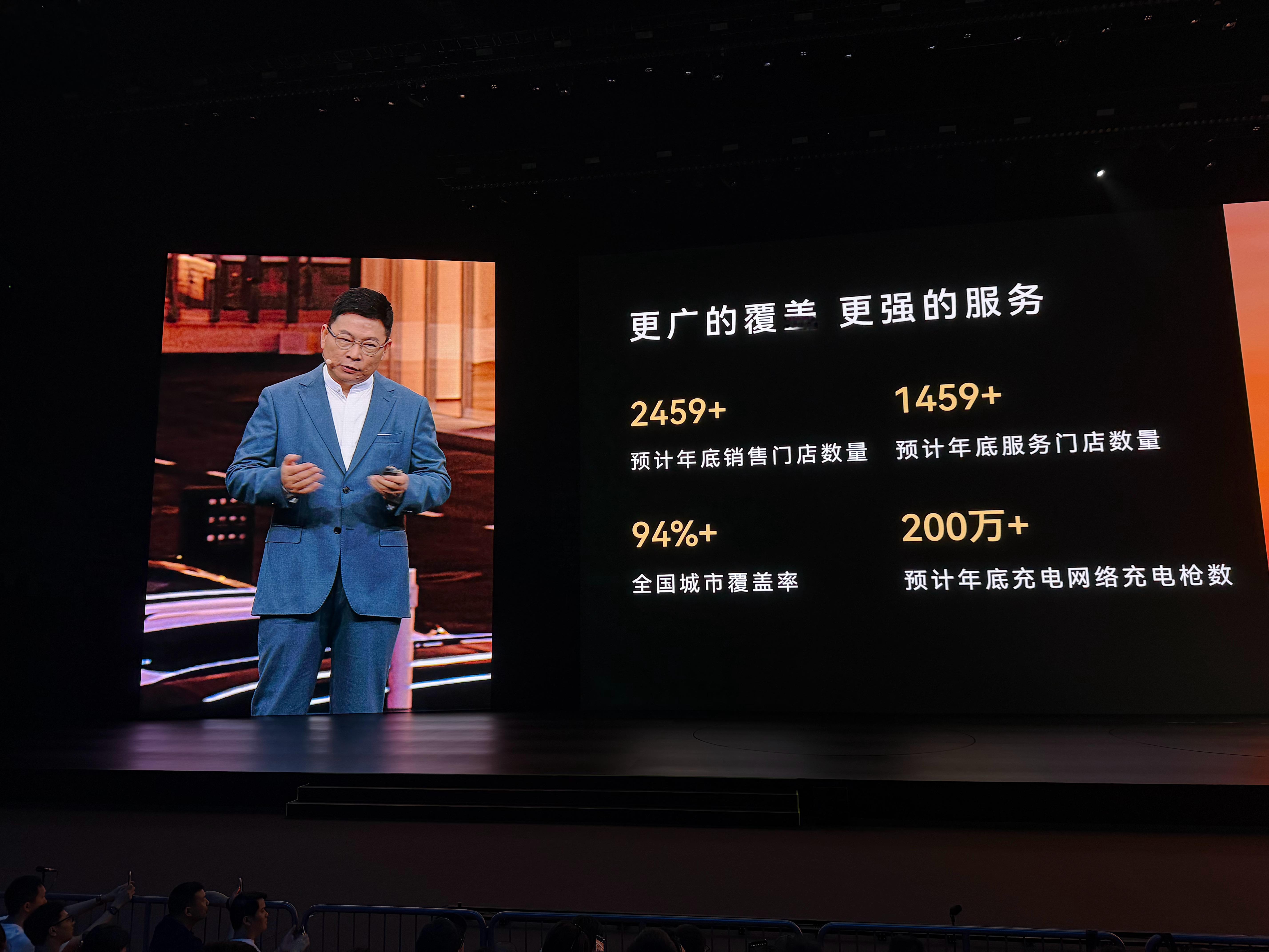 汽车毕竟不是快消品，买车除了考虑车本身以外，后续的服务和更新也很重要鸿蒙智行发布