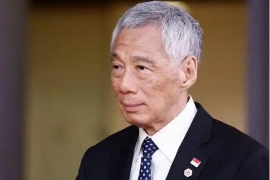 有些人不知道，目前新加坡是最不希望西方落后于中国的，他们整天在呼吁西方要防备中国