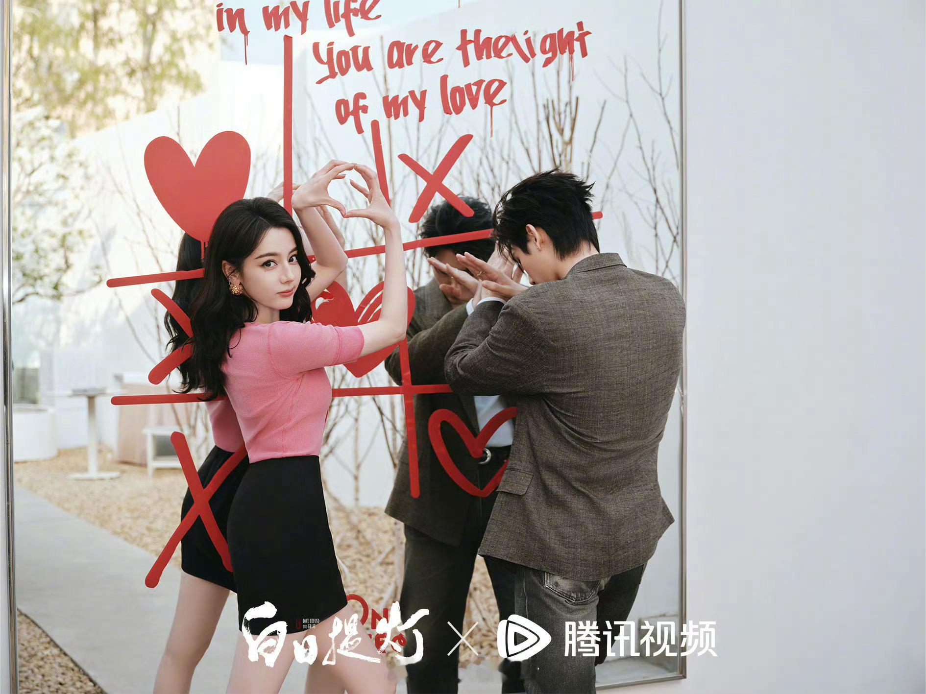 迪丽热巴、陈飞宇为白日提灯的宣传绝对很用心很配合很很尽力的，能感觉到大家都很希望