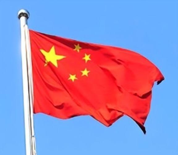 目前中国的最大问题，不是台湾问题，不是与美国的问题，也不是与日本问题。

今年2