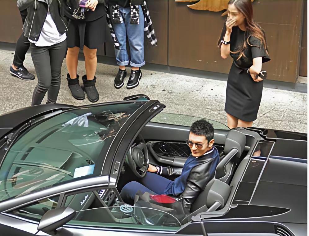 黄晓明曾经的浪漫，2014年，原本在台湾的黄晓明，特意跑到香港为Angelaba