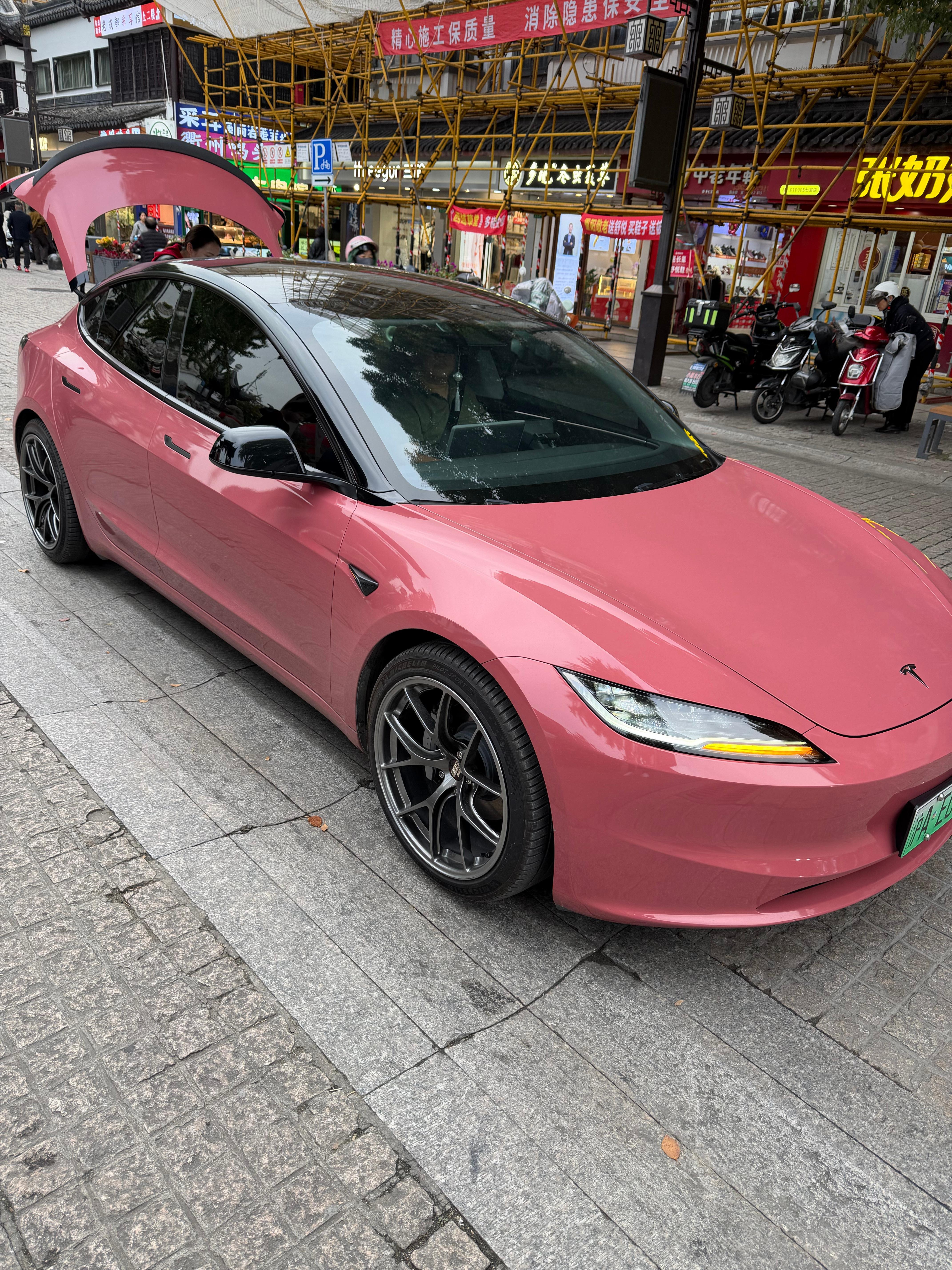 是不是越骚气的配色，你以为会是女孩车，其实是男孩的 