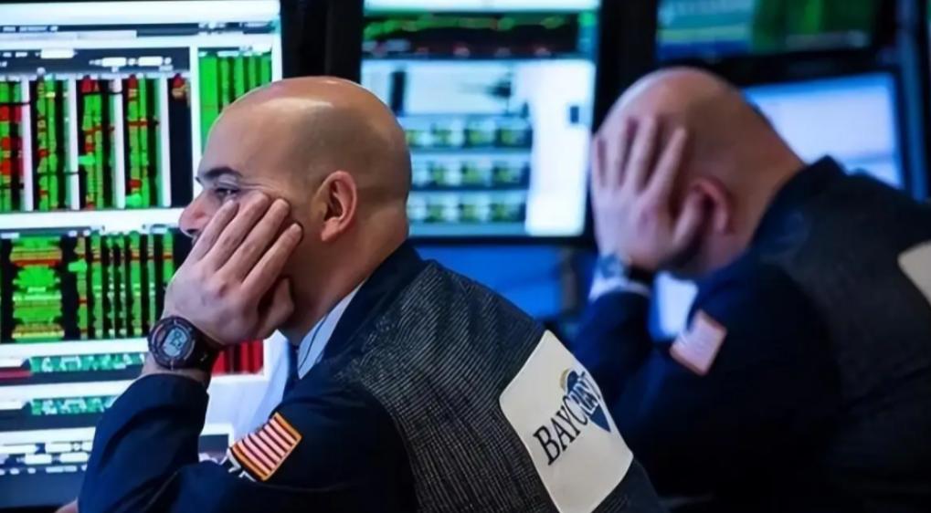 一旦中国今天清空全部7307亿美元美债，明天我们自己的出口企业，就将接不到一张新