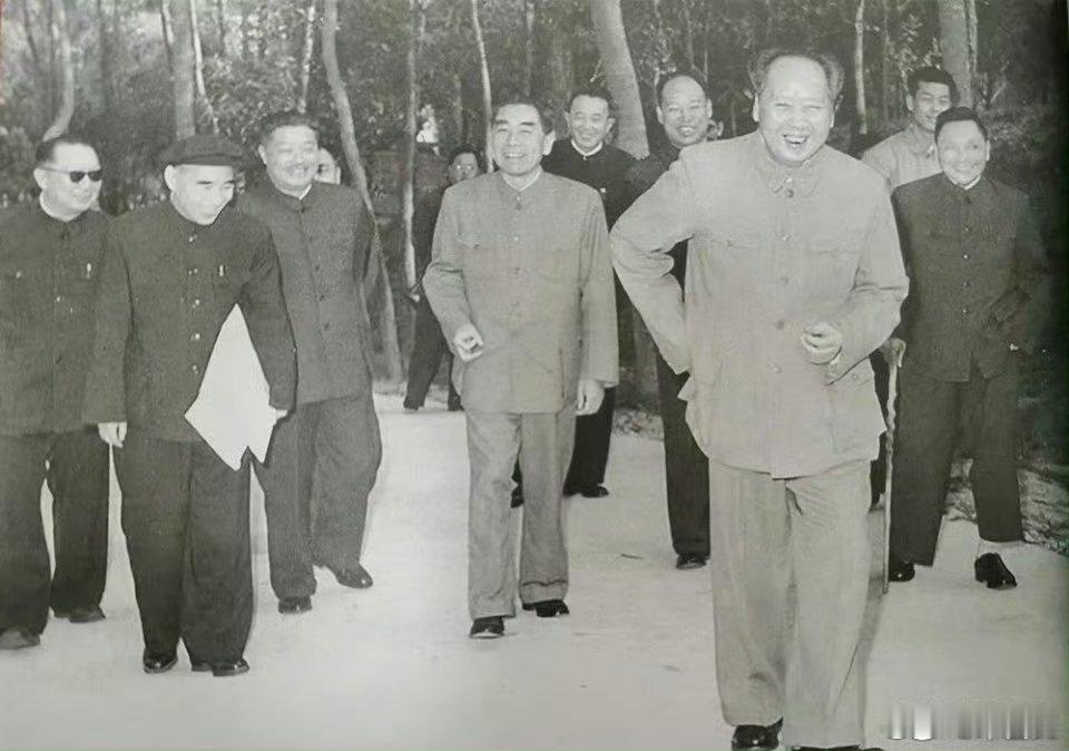 我们隆重纪念中国共产党的优秀党员，久经考验忠诚的共产主义战士，杰出的无产阶级革命