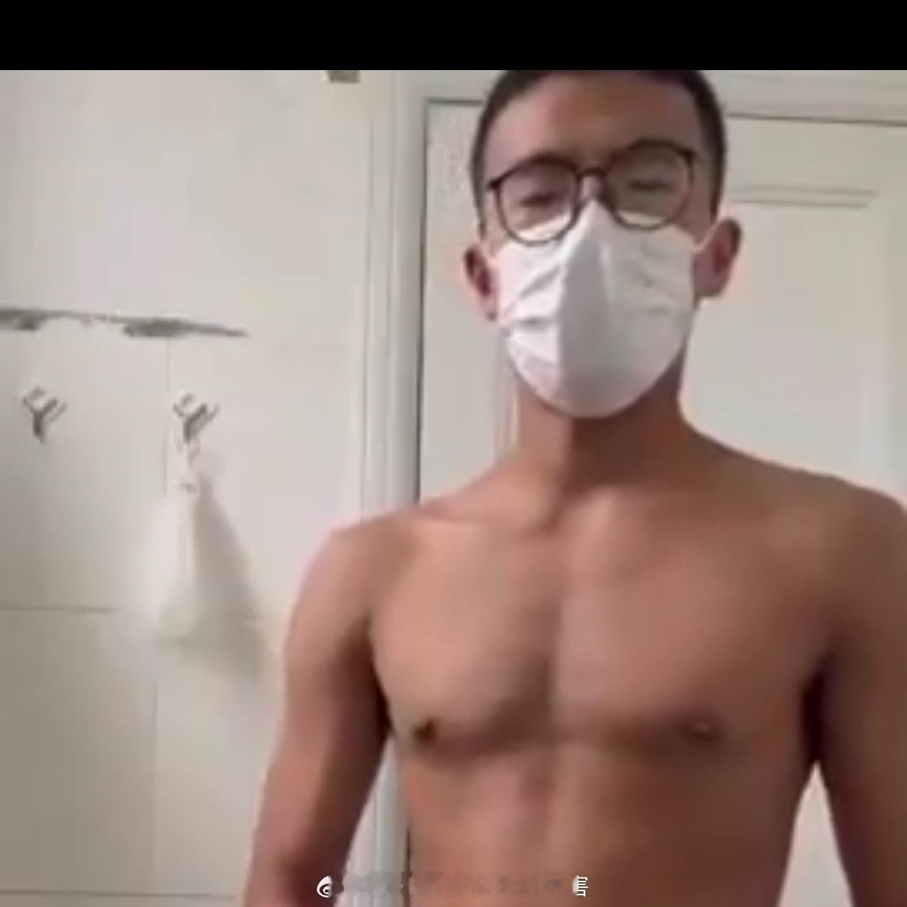 so🍚黑皮眼镜男寸头薄肌體育生 
