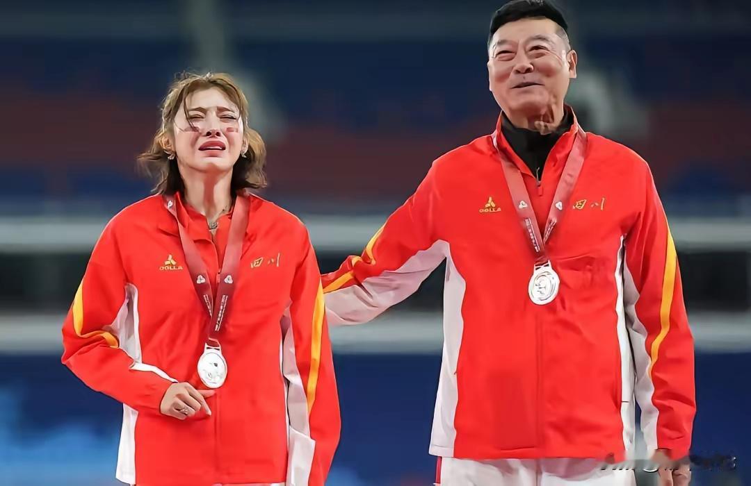 12秒85，已经跑出赛季最好成绩了，为什么要给自己打零分呢，真的好奇怪啊。赛场上