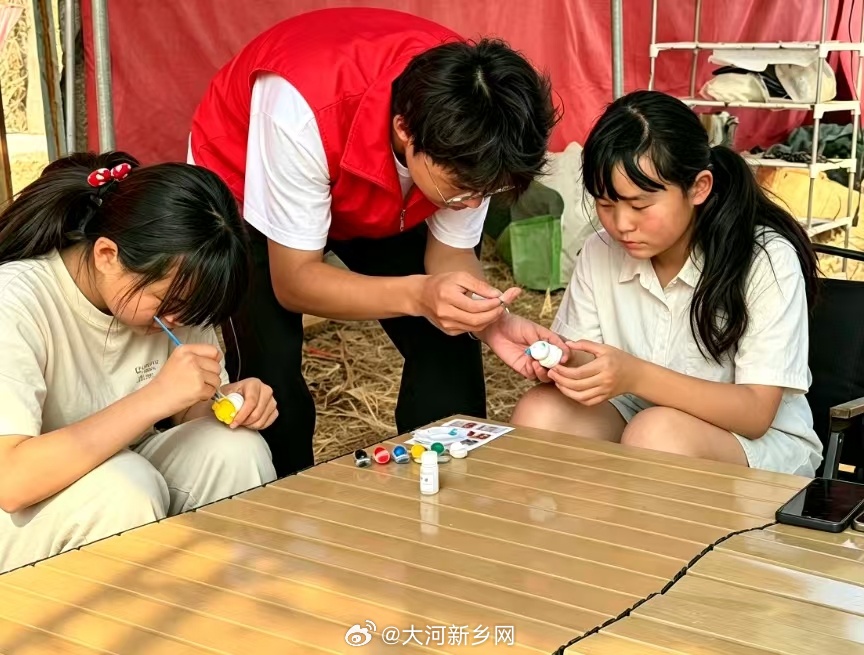 枣院学子开展暑期社会实践三下乡美育课堂【榴火美育进社区 巧手研学润童心】  为传