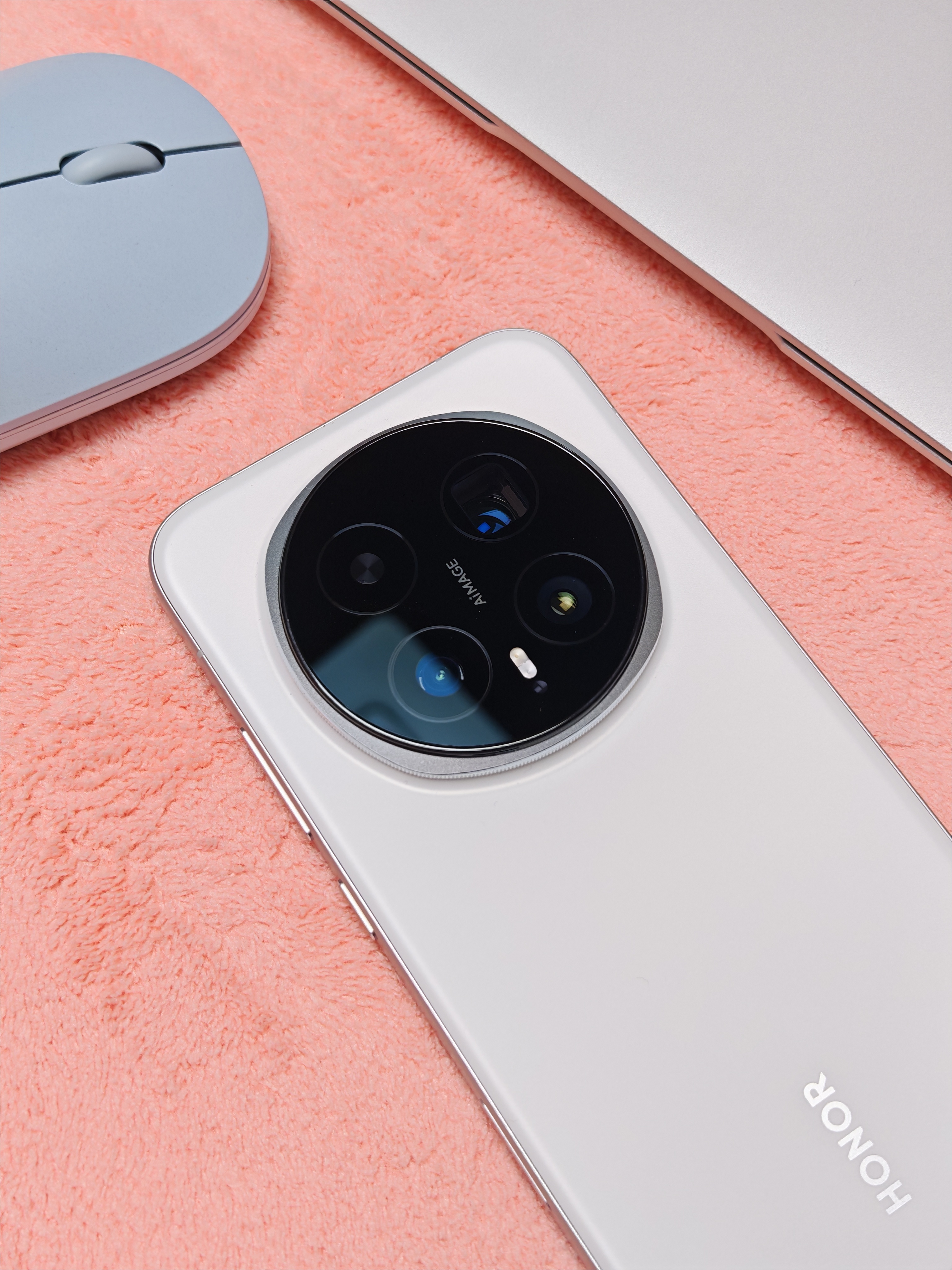 明年国补还会继续，不敢想象到时候整一台Magic8得多香啊…… 