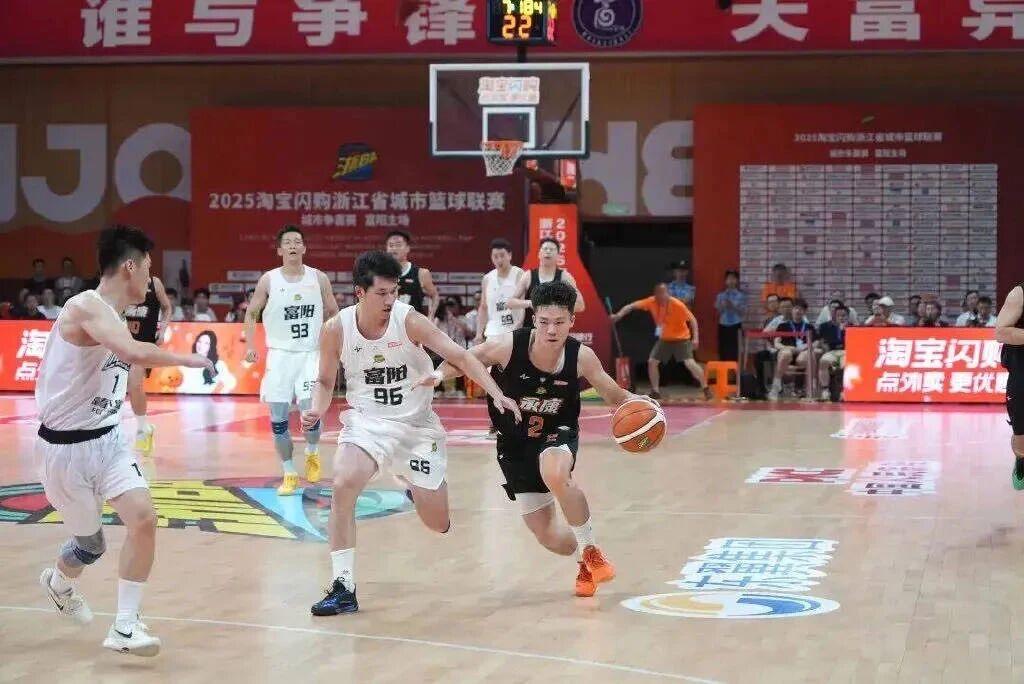 盘点浙BA又当爹又当妈的“五边形战士”球员！
第一位：永康队的黄盛翀。场均12.