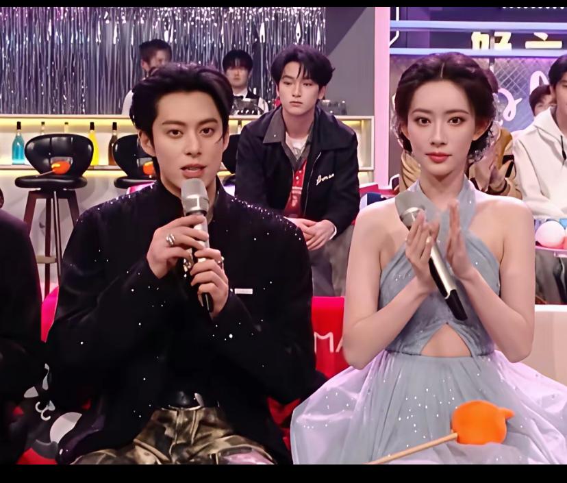 孟子义和王鹤棣是真没啥CP感
他俩都是一副精明相
一看就很会玩儿的那种，绝对看不