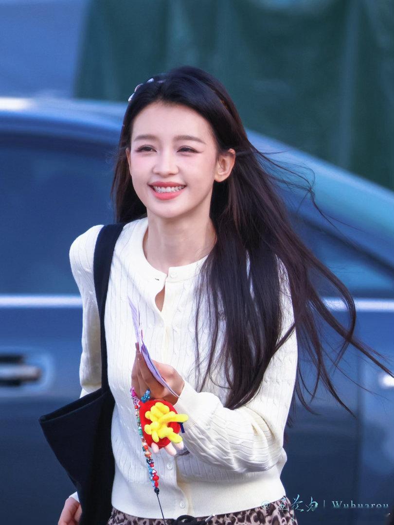 孙怡孙怡巧烹自热火锅乘风2026 孙怡在宿舍捣鼓自热火锅的架势，一看就是老手。江