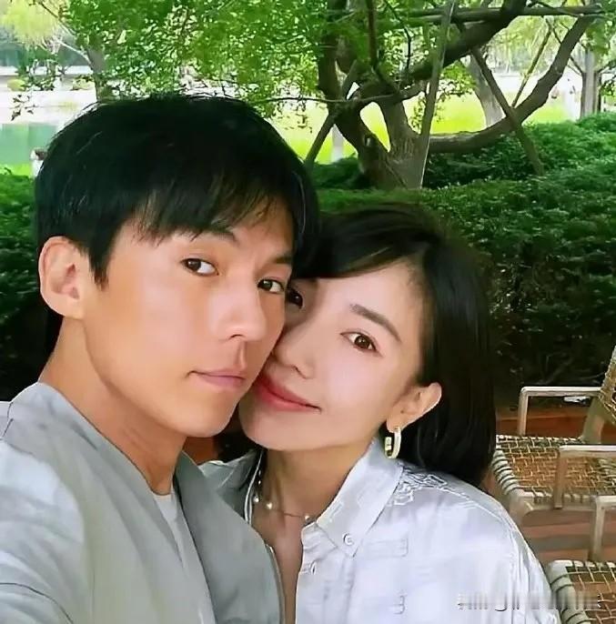 宋宁峰发给Q女士的录音曝光，宋宁峰用气泡音说情话还打嗝，充满了韭菜味，太让人下头