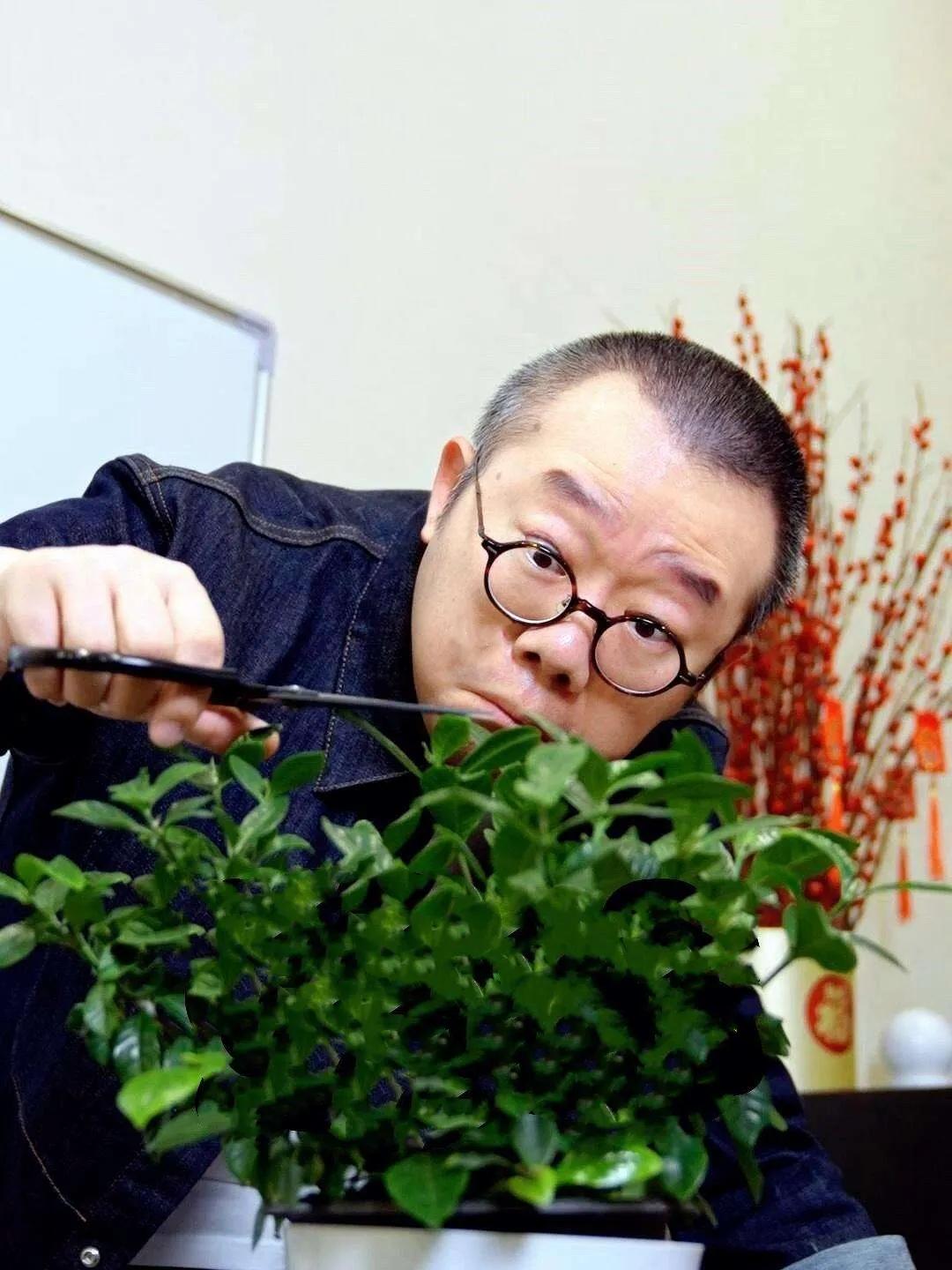 真不知道退休老干部是怎么想的？是不是平时生活的太轻闲了？每个月，只要是工资发的不