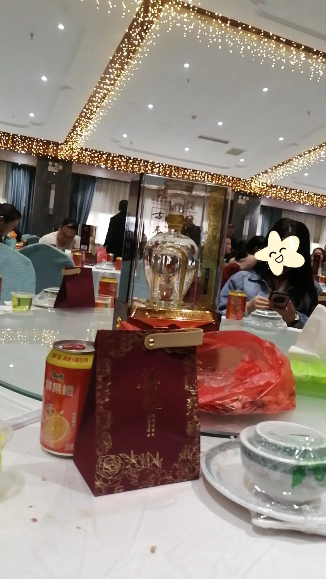 十一假期，你的钱包还好吗？
一般这个时候，正是嫁娶的高峰期，于是乎，请柬纷至沓来