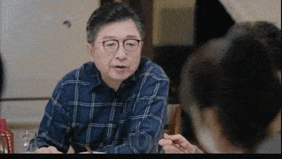 原来工作不体面连恋爱的资格都没有 这种衡量标准太现实了，也真的太伤人了。 