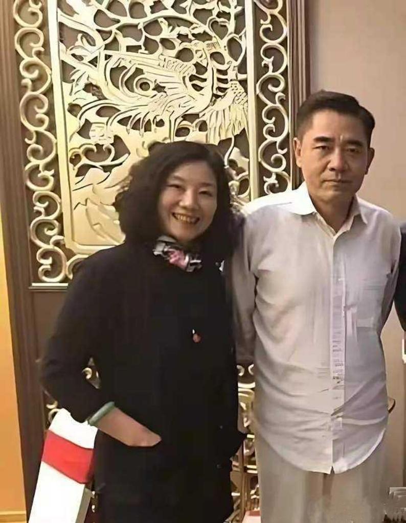 69岁陈宝国夫妇西湖被偶遇！39年婚姻，状态嫩过中年太好磕

刷到西湖边偶遇陈宝