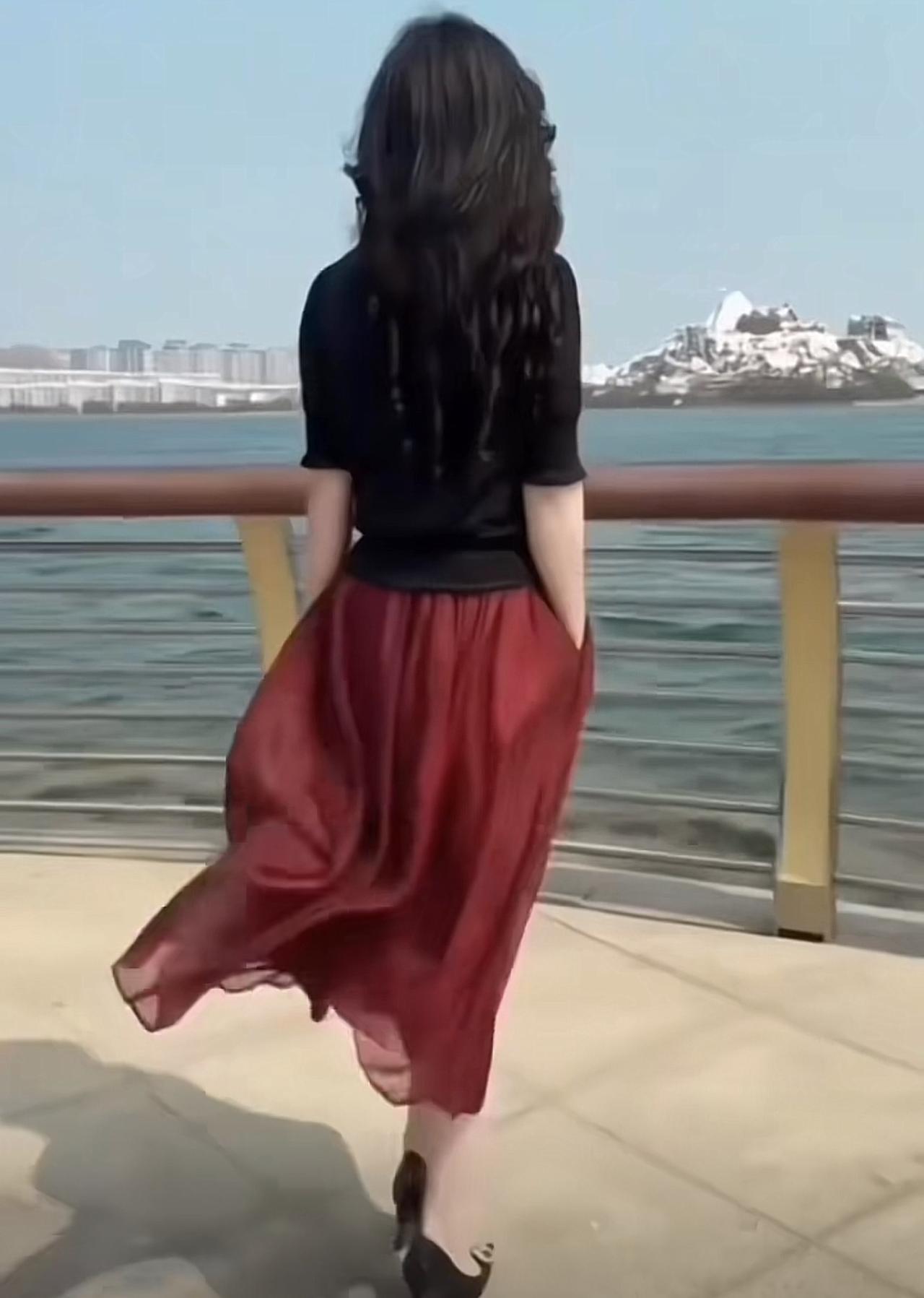 一个女人在家，
和男人吵架后，
作为出嫁的女儿，
最后能依仗的到底是谁？
是娘家