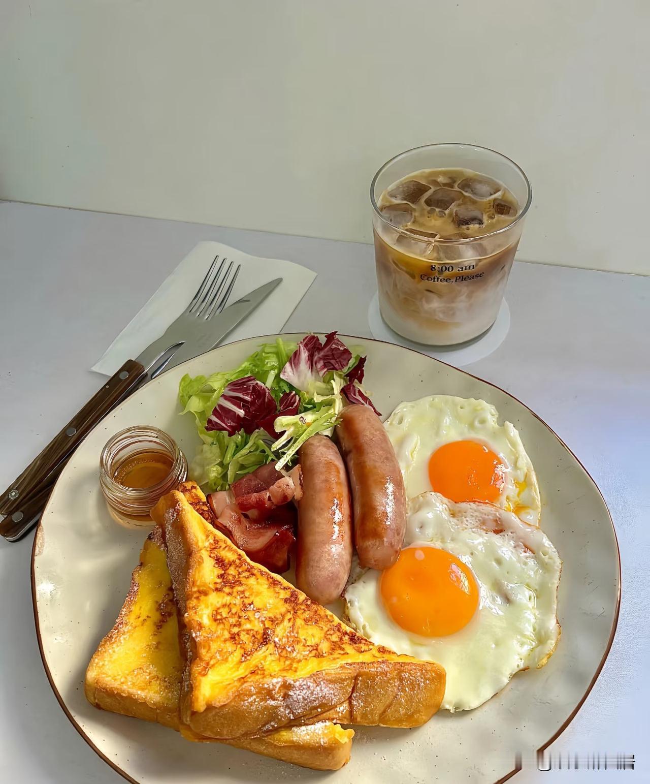 晒图笔记大赛今天做了好久没吃的法式吐司、冰拿铁～真的好满足啊😌！