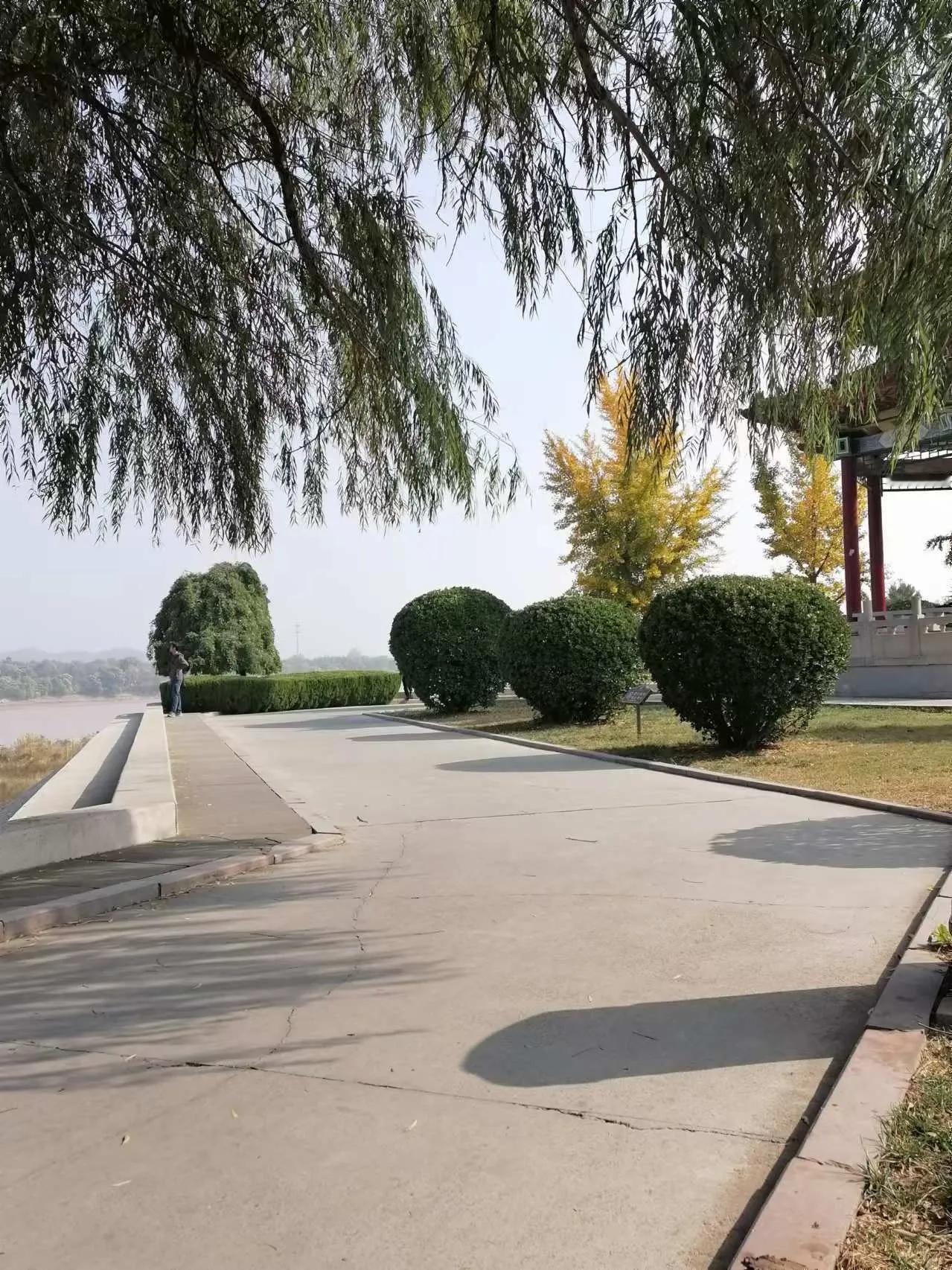 与其看是非，不如看风景。