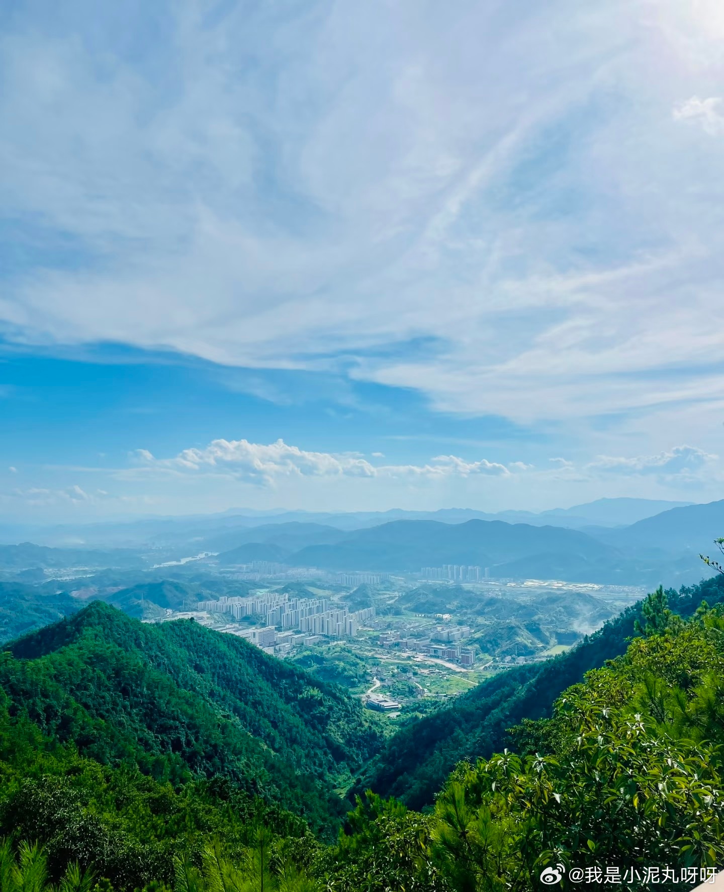 丽水白云山森林公园，藏于莲都城北，是城市怀抱中的天然氧吧与生态后花园￼￼￼。因山