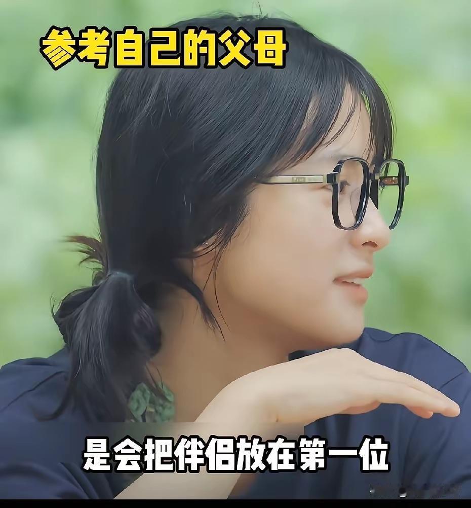 家庭排序引热议：伴侣优先，还是血缘至亲更重
 
沈月在节目里聊起妈妈的家庭观念，